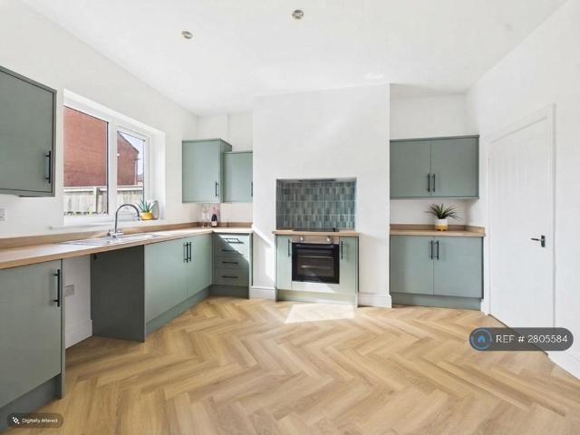 House for rent in Cutsyke, Castleford
