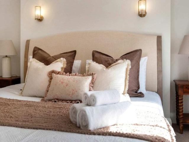 Townhouse for rent in London, Victoria