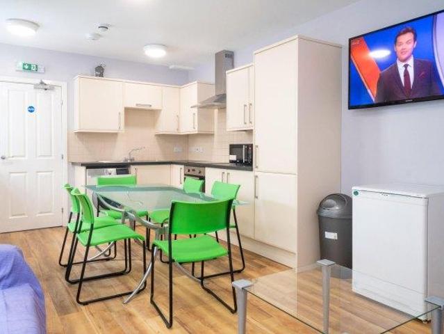 House for rent in Totteridge, Cressex