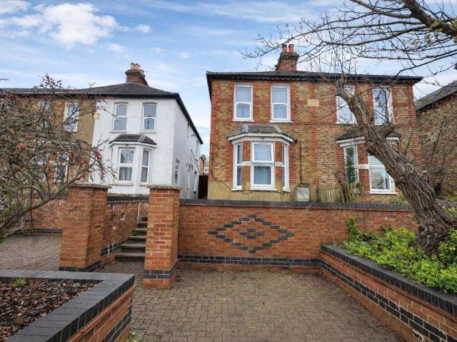 House for rent in Totteridge, Cressex