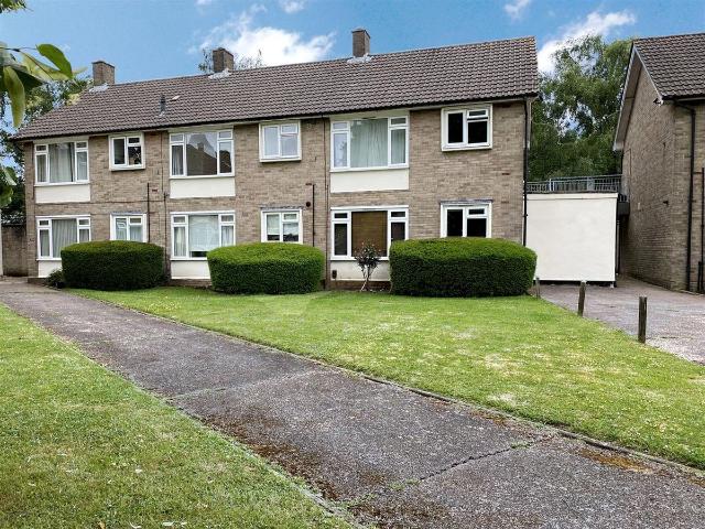 Apartment for rent in Five Acres, Hertfordshire