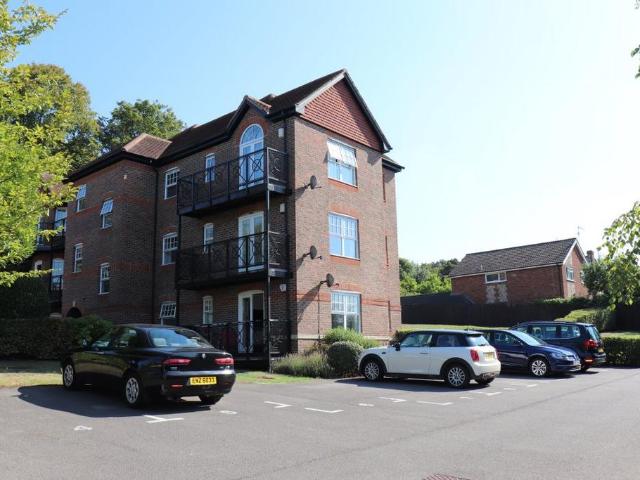 Apartment for rent in Totteridge, Cressex