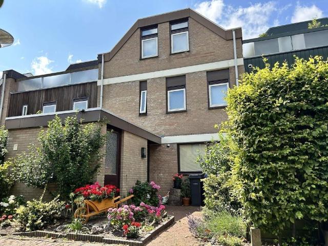 Woning te huur in Waardhuizen, Altena