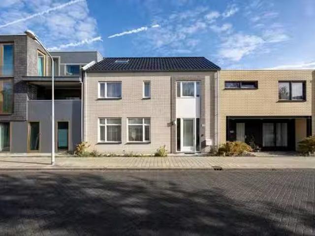 Woning te koop in Literatuurwijk, Almere-haven