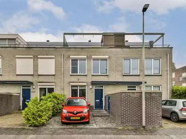Landhuis te koop in Vlaardingen, Bloemenbuurt