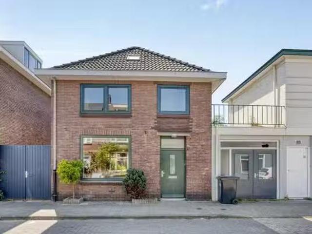 Woning te koop in Eindhoven, Bloemenplein