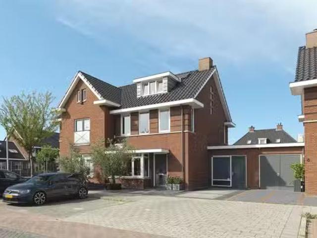 Woning te koop in Charlois, Rotterdam
