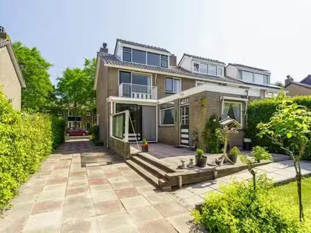 Landhuis te koop in Den Haag, Ypenburg
