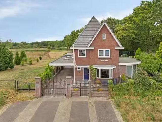 Woning te koop in Laak, Zuid Holland