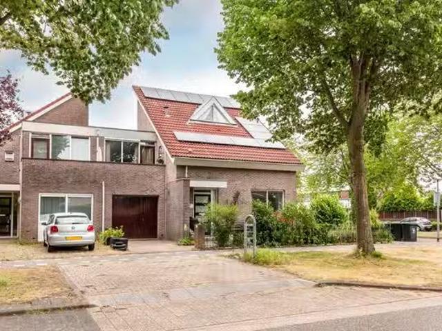 Landhuis te koop in Almere, Literatuurwijk