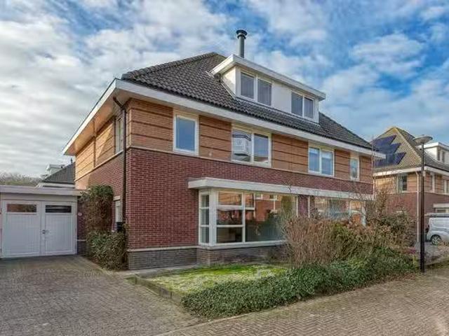 Woning te koop in Loosduinen, Zuid Holland
