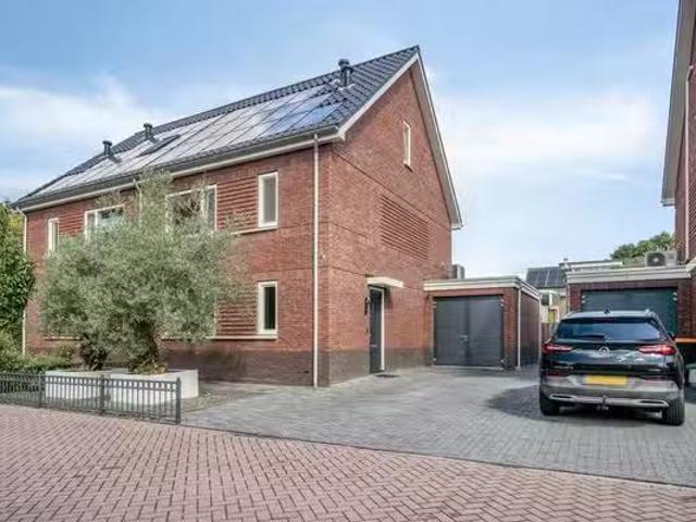 Woning te koop in Tuinstadwijk, Leiden