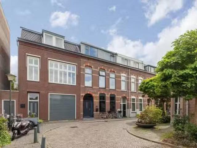 Landhuis te koop in Vlaardingen, Stadsdriehoek