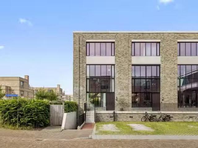Landhuis te koop in Eindhoven, Schrijversbuurt