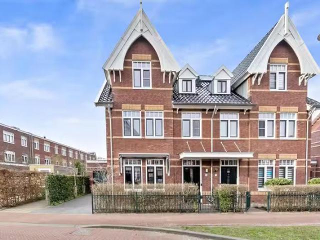 Woning te koop in Loosduinen, Zuid Holland