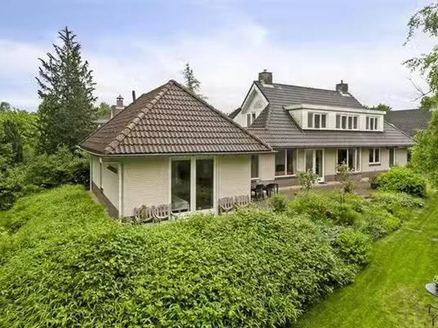 Landhuis te koop in Almere, Almere Hout