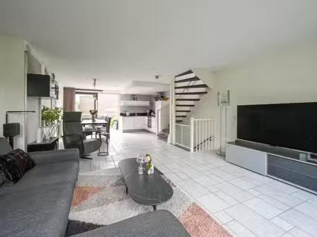 Woning te koop in Loosduinen, Zuid Holland