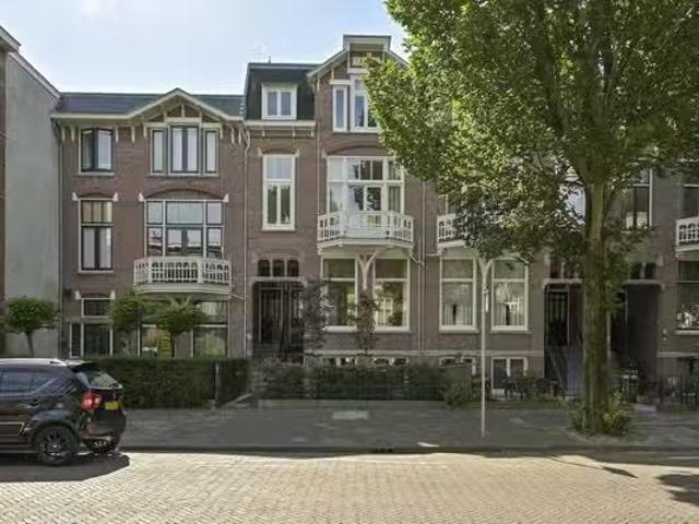 Landhuis te koop in Den Haag, Bomenbuurt