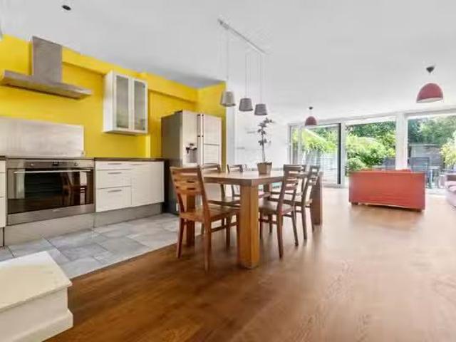 Woning te koop in Loosduinen, Zuid Holland