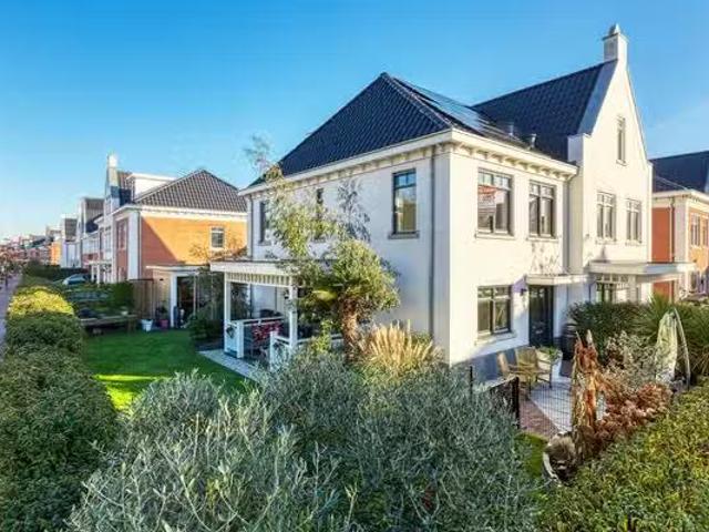 Woning te koop in Loosduinen, Zuid Holland