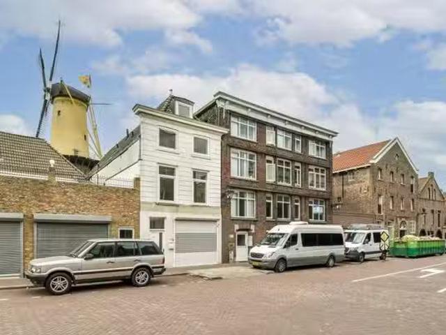 Landhuis te koop in Vlaardingen