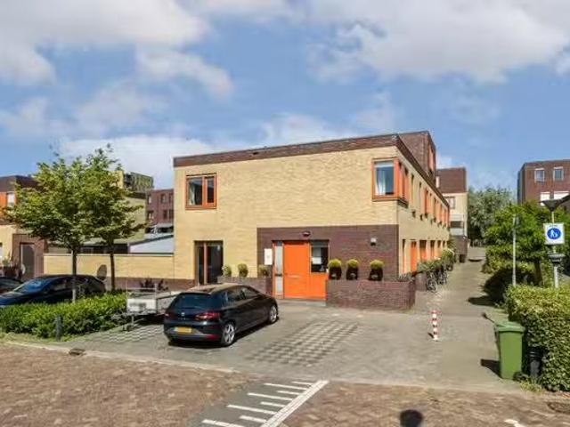 Landhuis te koop in Vlaardingen, Bomenbuurt