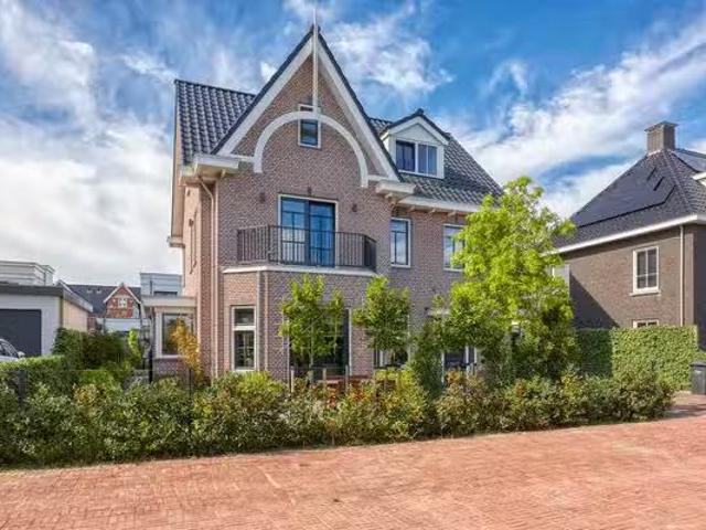 Woning te koop in Loosduinen, Zuid Holland