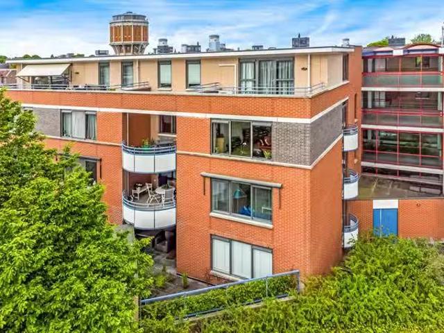 Woning te koop in Bos- en Gasthuizen, Leiden