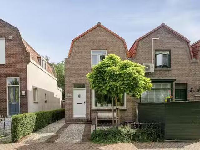 Landhuis te koop in Rotterdam, Ommoord