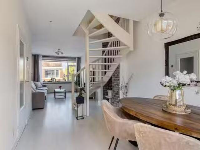 Woning te koop in Spoorwijk, Den Haag