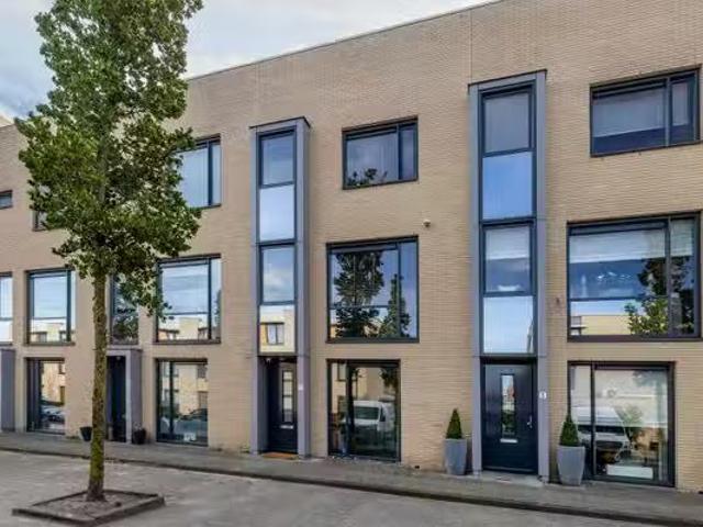Woning te koop in Charlois, Rotterdam