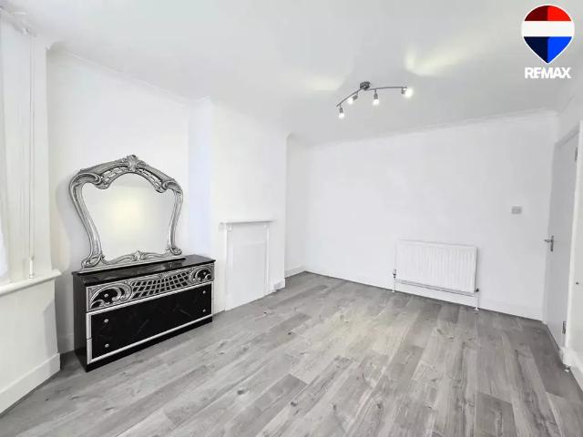 House for rent in London Borough of Barking and Dagenham, Greater London