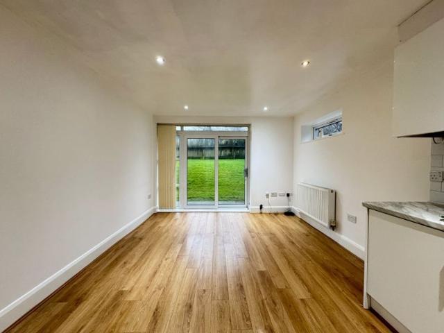 Apartment for rent in Fernhill Gate, Lee Bank