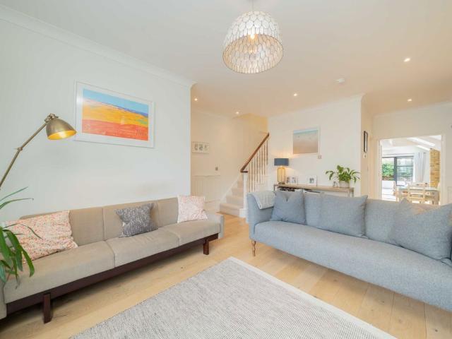 Apartment for rent in West Kensington, Greater London
