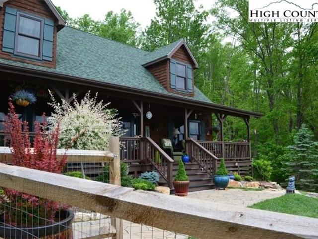 House for sale in Elk Park