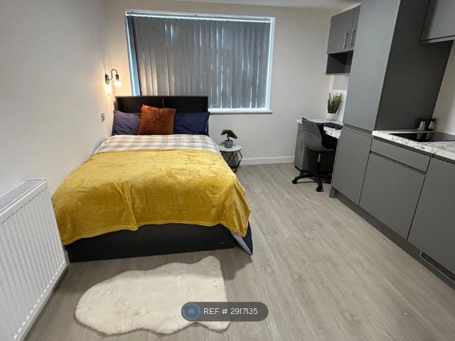 Studio for rent in Old Trafford, Trafford Park