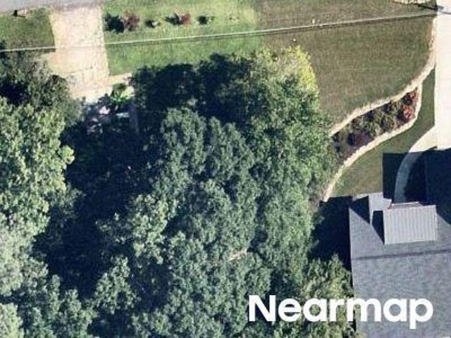 House for sale in Queens Lake Estates, Mableton