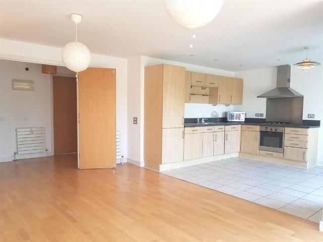 Apartment for rent in North Kensington, Greater London