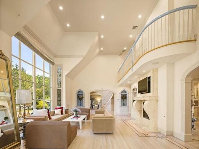 House for sale in Woodcliff Lake, New Jersey