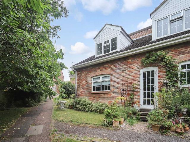 Apartment for rent in Wigginton, Pouchen End