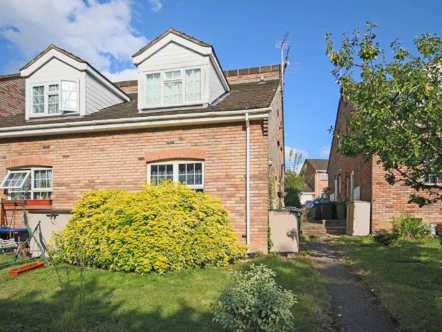 House for rent in Wigginton, Pouchen End