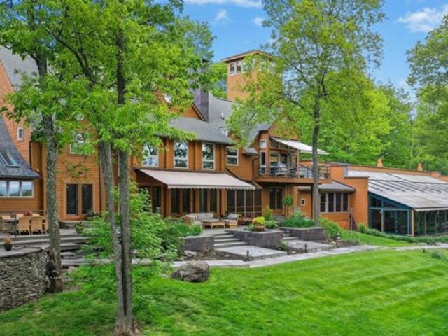 House for sale in Henryville