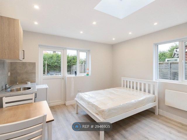 Studio for rent in Hayes, Greater London