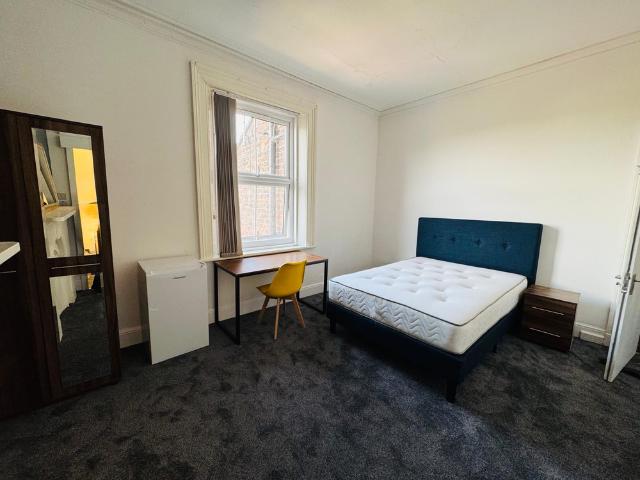 Room for rent in Wavertree Green, Calderstones