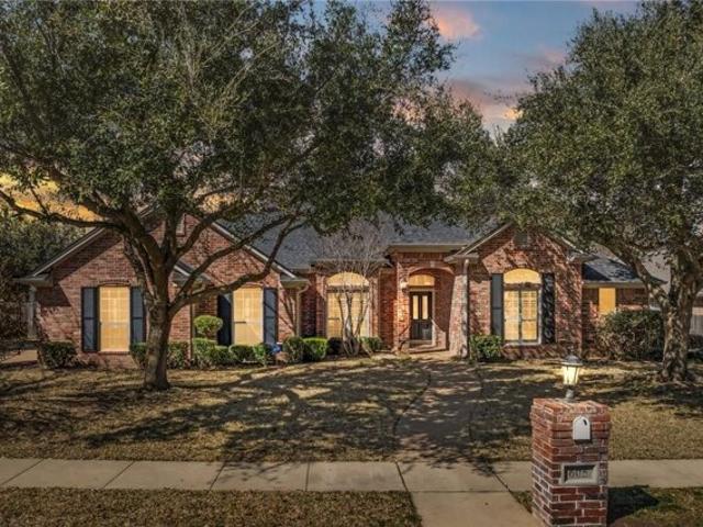 House for sale in Woodway, Texas