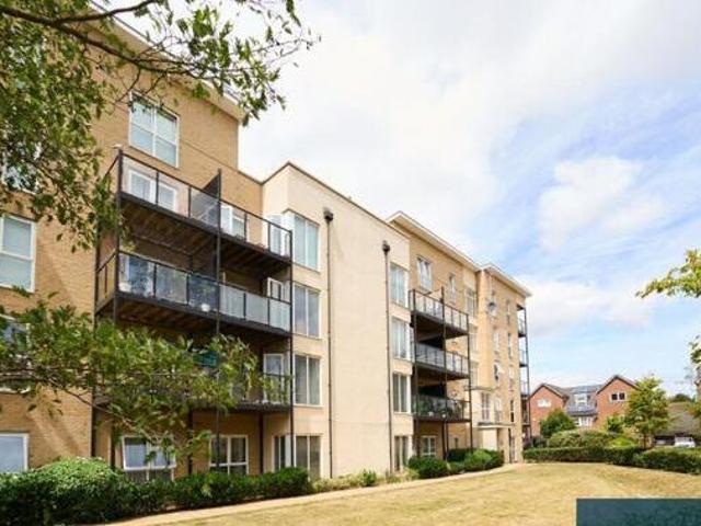 House for sale in London Borough of Hounslow, Cat Hill