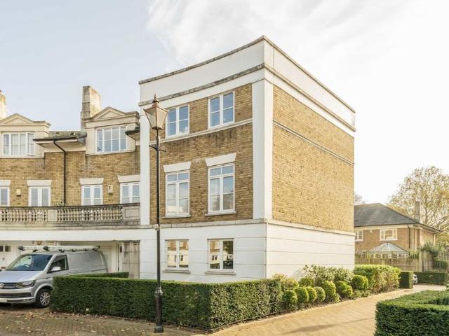 House for rent in London Borough of Hounslow, Greater London