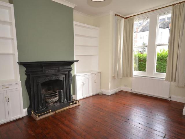 Apartment for rent in Colney Hatch, Greater London