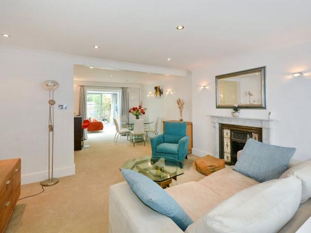 House for rent in Barnsbury, Greater London