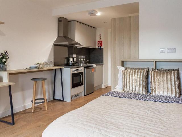 Studio for rent in St Ann's, Haddon